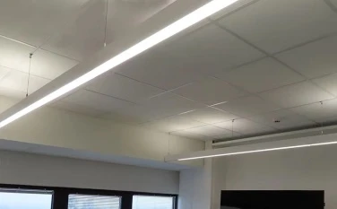 Cách tăng cường trần nhà cao & địa điểm lớn với ánh sáng lõm